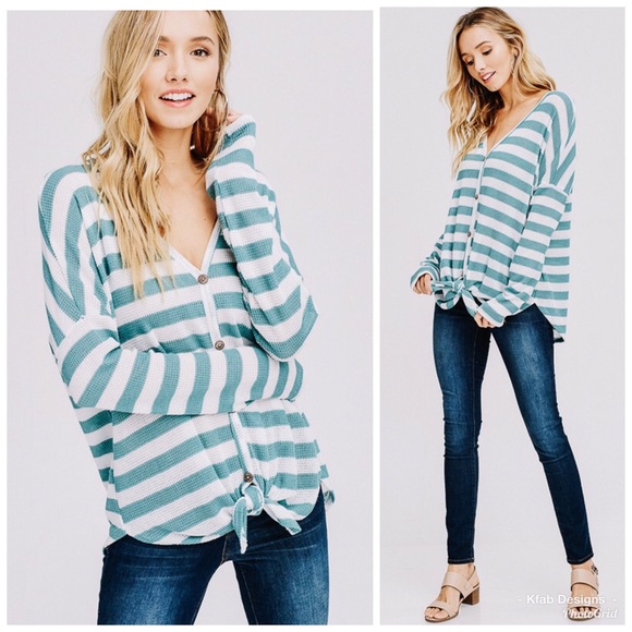 🥰LAST 1! Waffle Knit! Gorgeous Button Down Top! - Picture 4 of 8